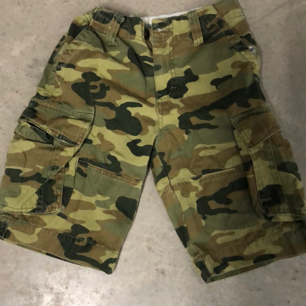Camo shorts size 8
